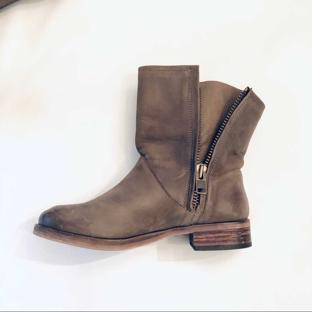 Nordstrom Brand Hinge Taupe Moto Boots Size 8.5